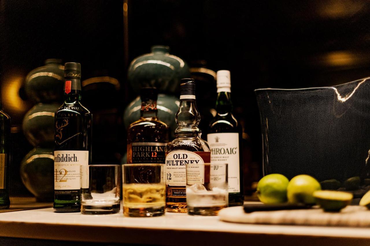 Leighton House - Boutique Guesthouse บาธ ภายนอก รูปภาพ Single malt Scotch whisky