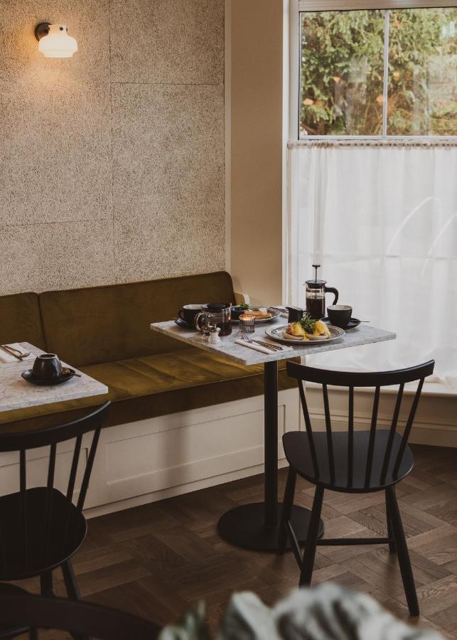 Leighton House - Boutique Guesthouse บาธ ภายนอก รูปภาพ A 3D rendering of a kitchen