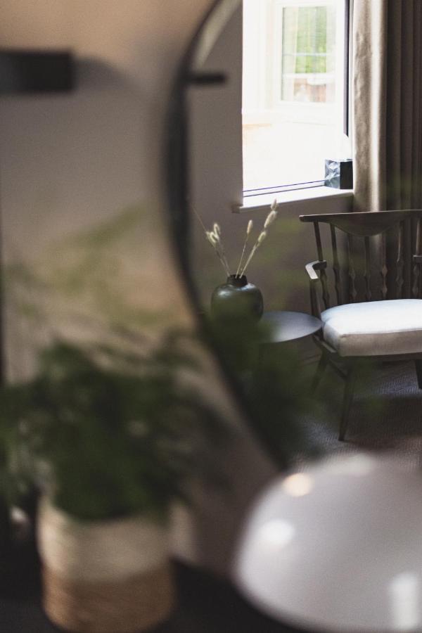 Leighton House - Boutique Guesthouse บาธ ภายนอก รูปภาพ A ray tracer rendering of a room