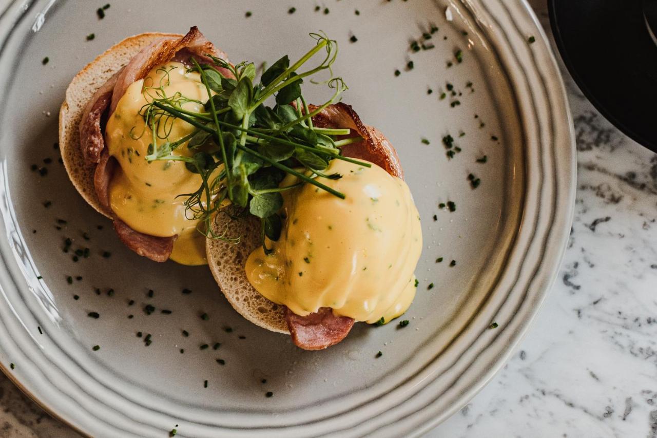 Leighton House - Boutique Guesthouse บาธ ภายนอก รูปภาพ Eggs Benedict