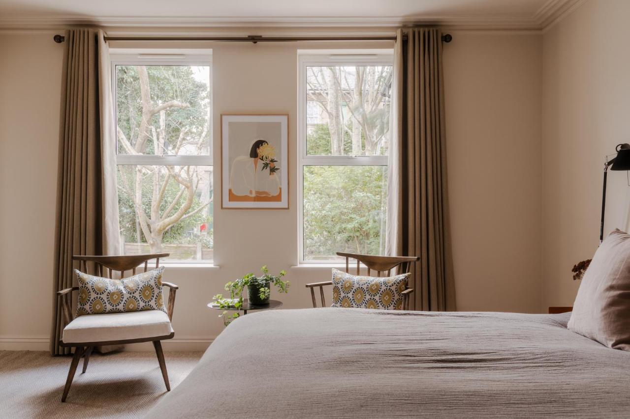 Leighton House - Boutique Guesthouse บาธ ภายนอก รูปภาพ A bedroom at the hotel