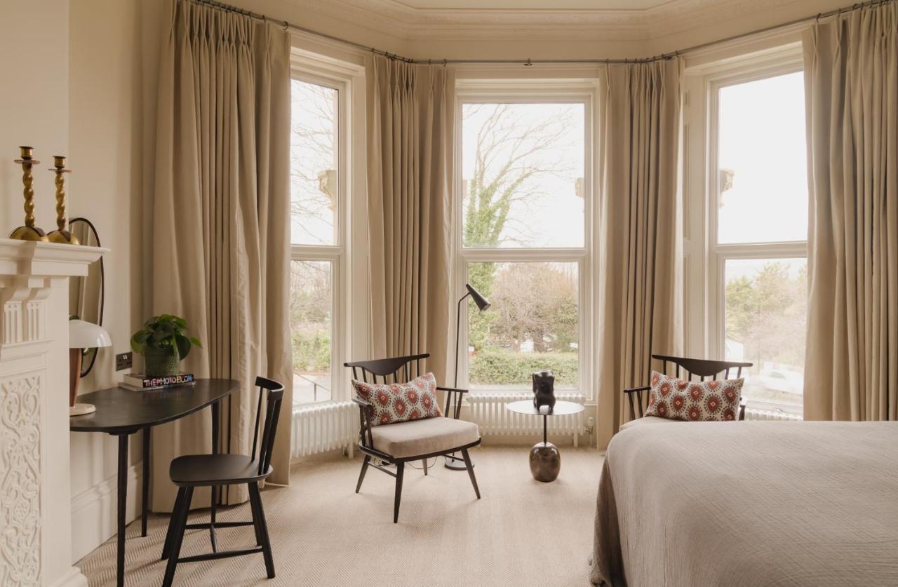 Leighton House - Boutique Guesthouse บาธ ภายนอก รูปภาพ A bedroom at the Inn