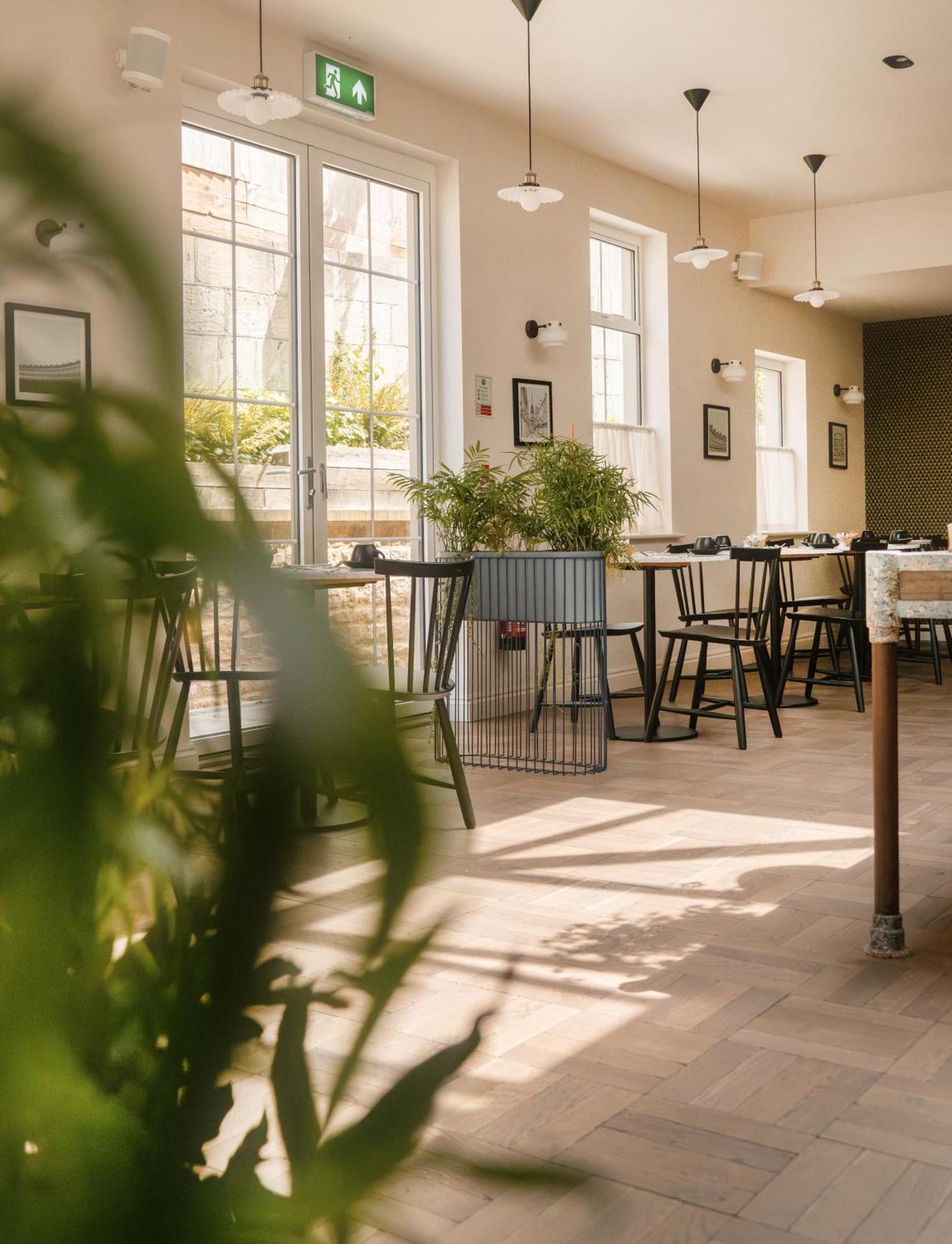 Leighton House - Boutique Guesthouse บาธ ภายนอก รูปภาพ The interior of the restaurant