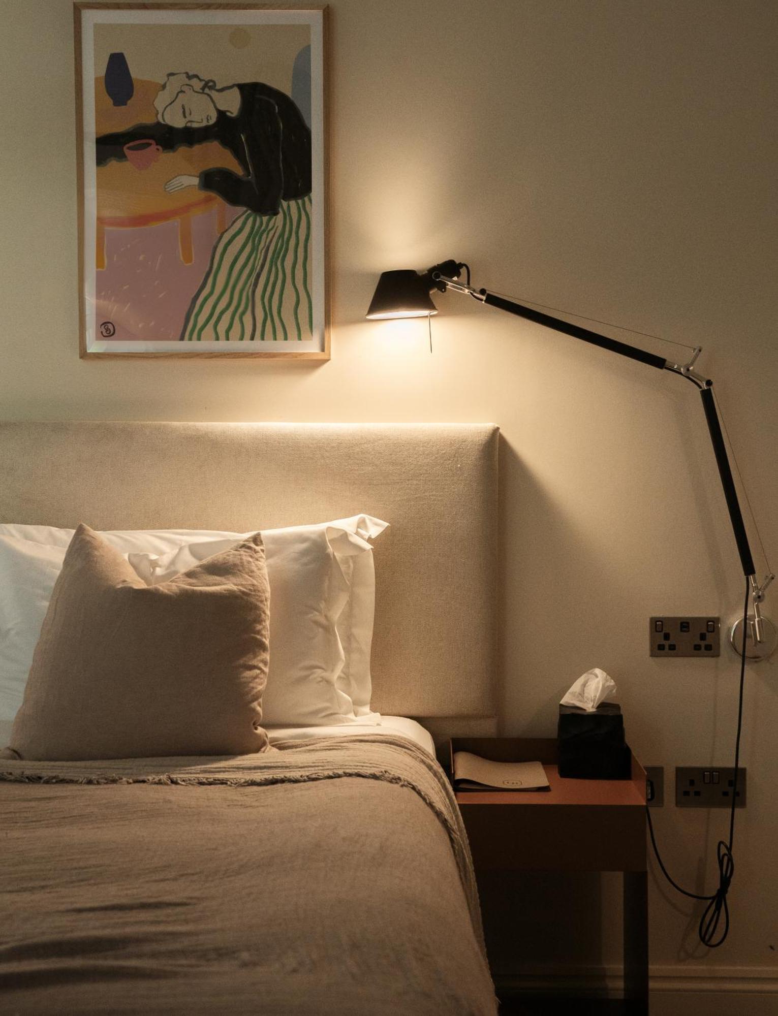 Leighton House - Boutique Guesthouse บาธ ภายนอก รูปภาพ A wall-mounted lamp