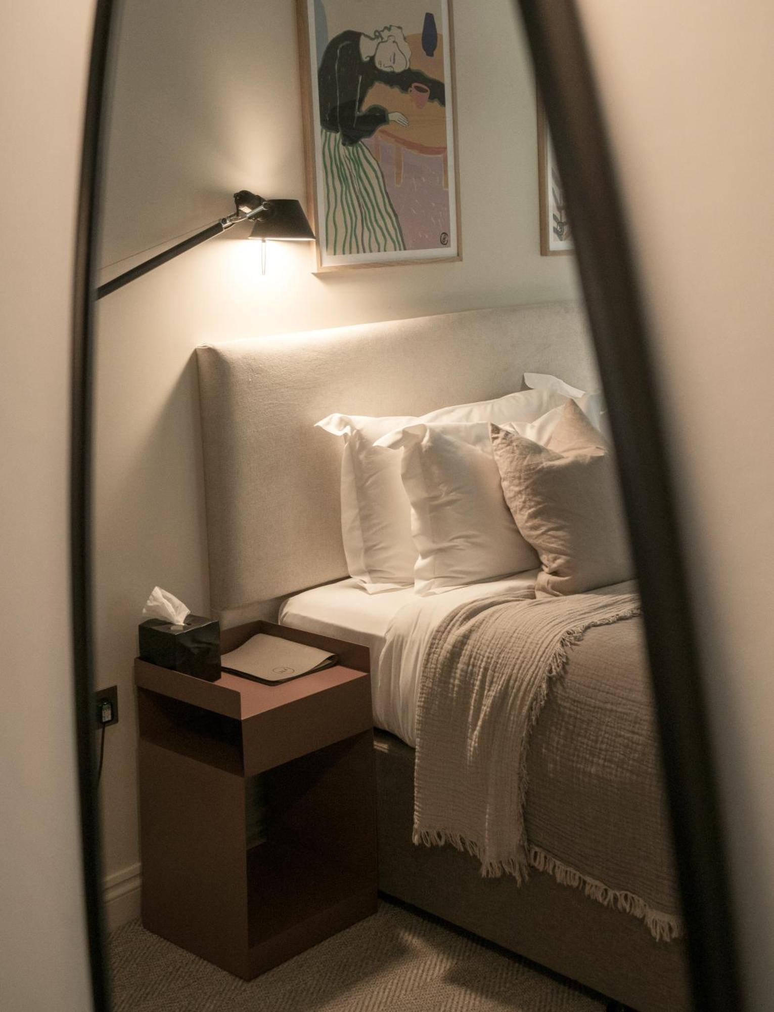 Leighton House - Boutique Guesthouse บาธ ภายนอก รูปภาพ A bedroom at the hotel