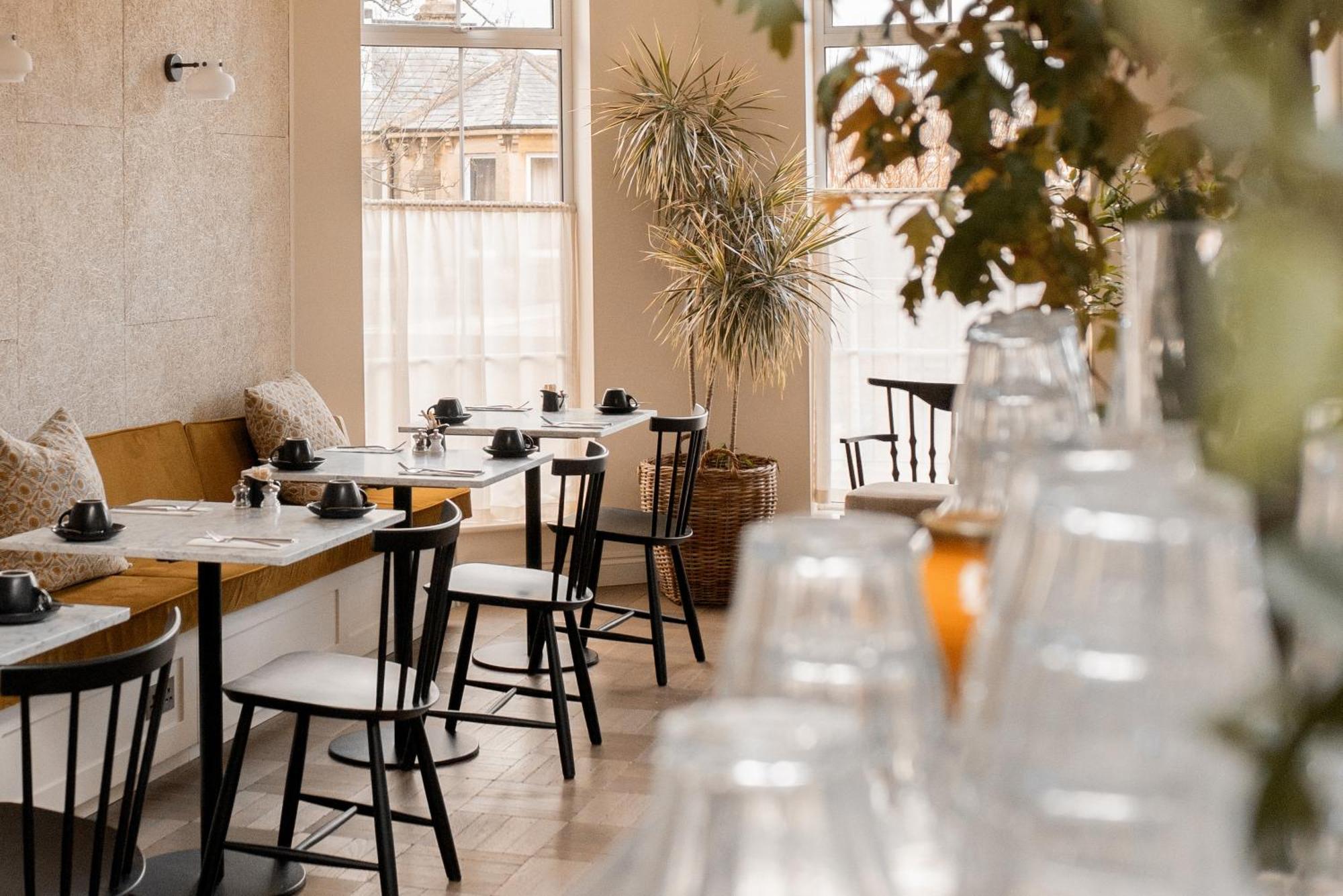 Leighton House - Boutique Guesthouse บาธ ภายนอก รูปภาพ Interior of the restaurant