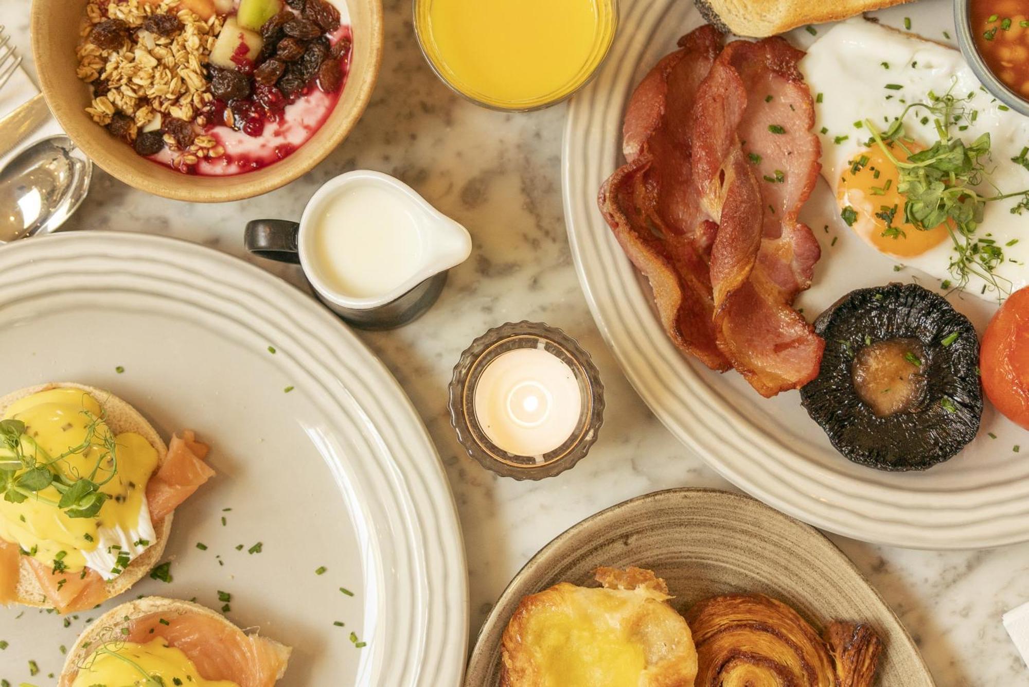 Leighton House - Boutique Guesthouse บาธ ภายนอก รูปภาพ A full English breakfast