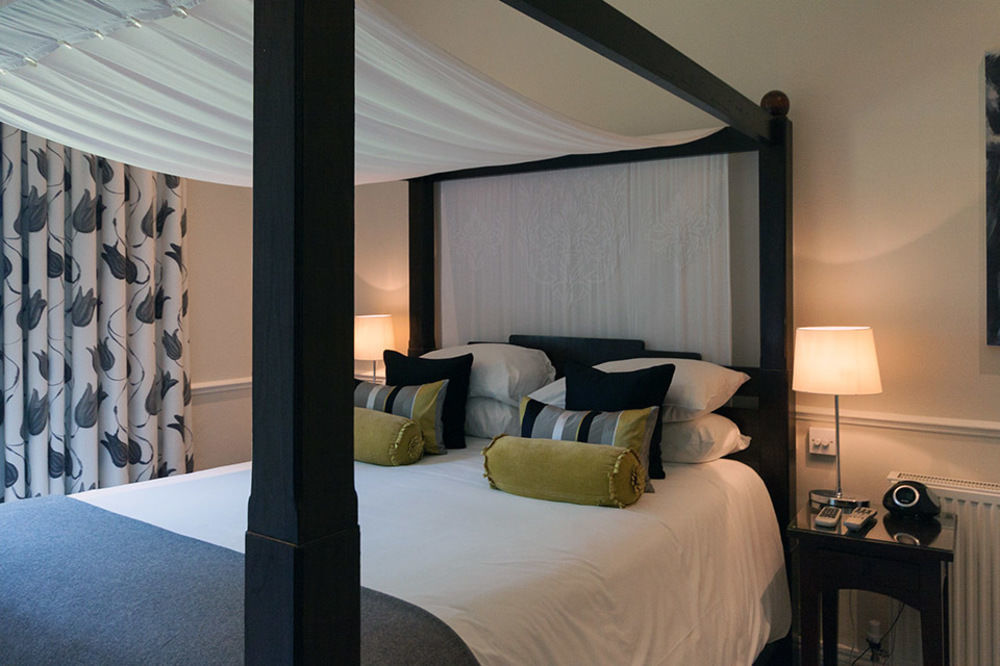 Leighton House - Boutique Guesthouse บาธ ภายนอก รูปภาพ A bedroom at The Old parsonage