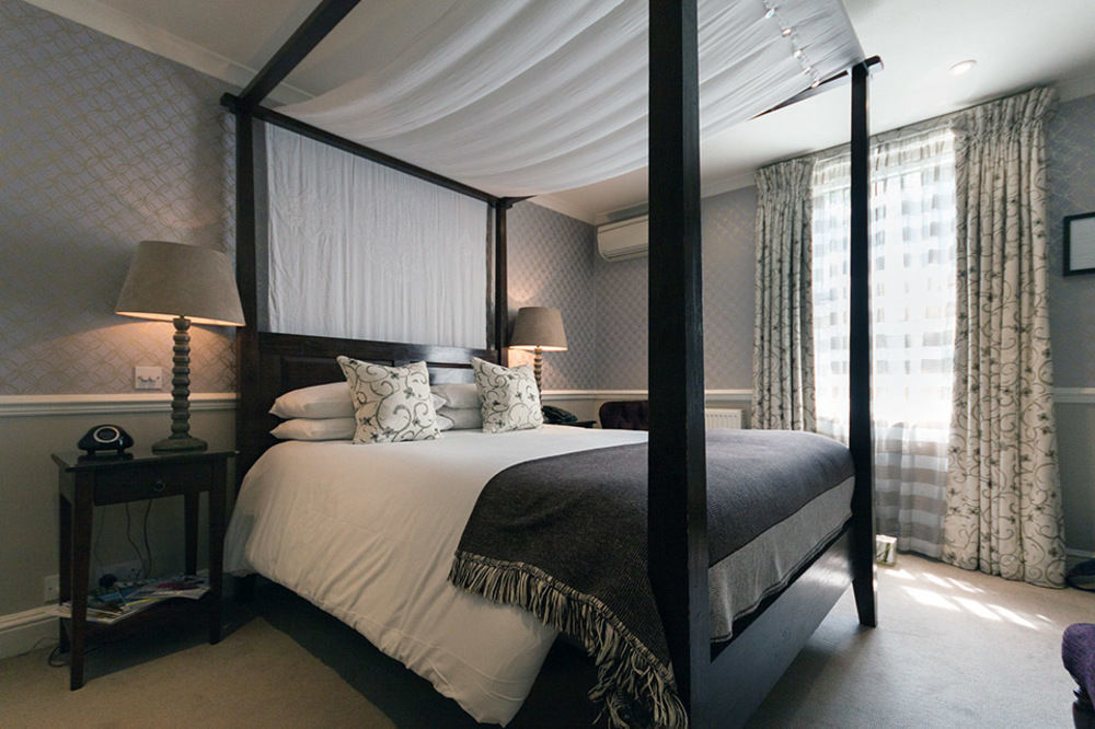 Leighton House - Boutique Guesthouse บาธ ภายนอก รูปภาพ A bedroom at The Mitre